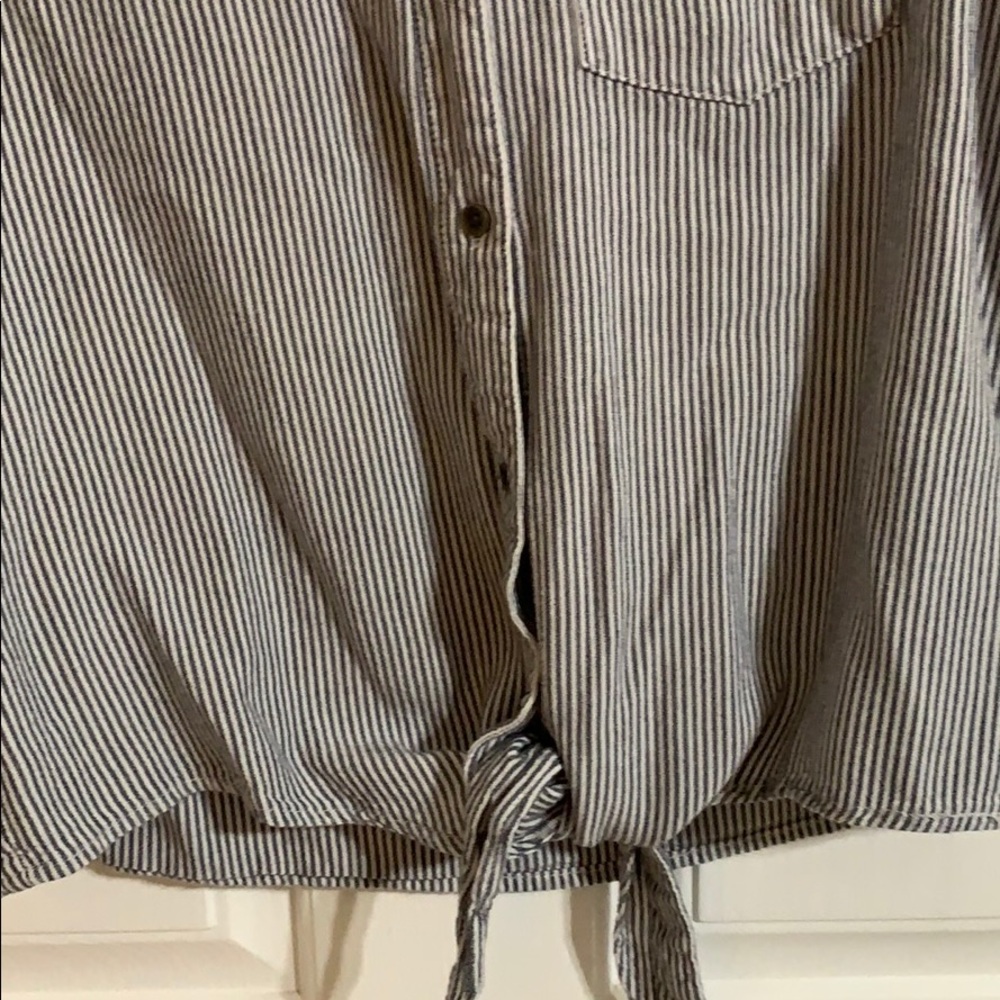 Junior size Aeropostale top - Picture 2 of 4
